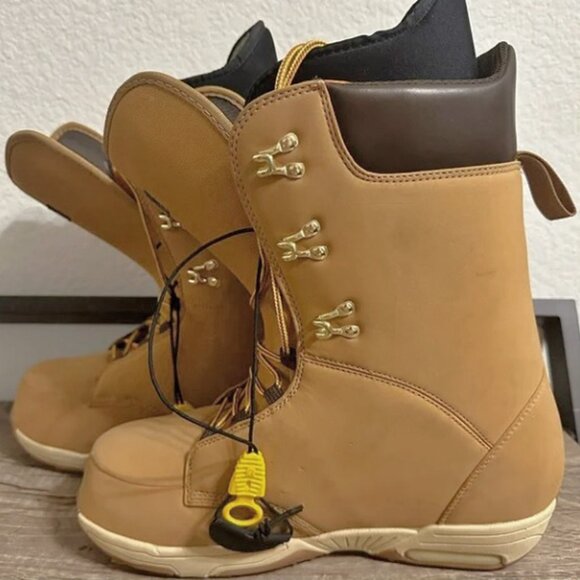 Burton Boxer Mens Snowboard Boots! Size 10 Tan Hiking Boot Excellent Condition - Picture 1 of 4
